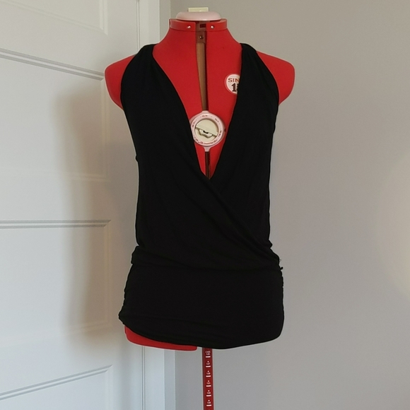 Plunging neckline halter top - Picture 2 of 4